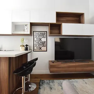 Luxury By Hi5 - Broadway Budapest